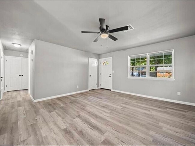 Building Photo - Beautiful Renovated 3 Bedroom Ready Late May