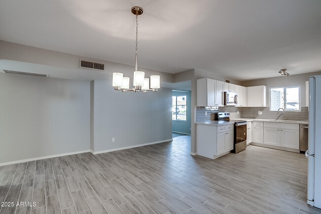 Building Photo - 4249 W Townley Ave