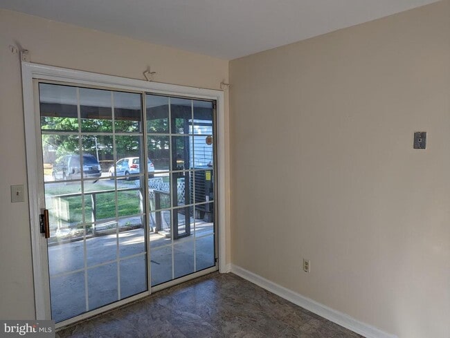 Building Photo - 830 Woodcrest Dr