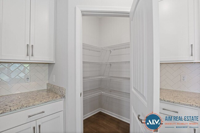 Building Photo - Spacious and Modern 4BR Home in Millstone ...