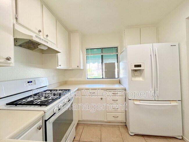 Building Photo - 74475 Driftwood Dr