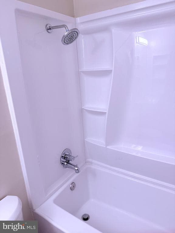 Building Photo - 8625 Point of Woods Dr