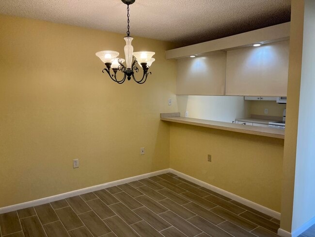 Building Photo - 621 6th Way