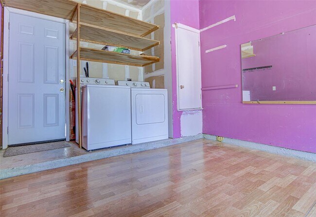 Building Photo - 4605 Ribbecke Ave