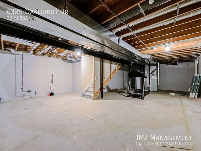 Building Photo - 6335 Oakhurst Dr
