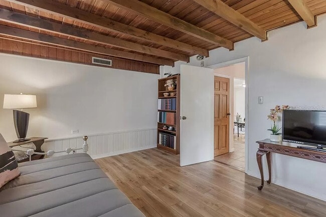 Building Photo - BEAUTIFUL Fully Fenced in Home For Rent in...