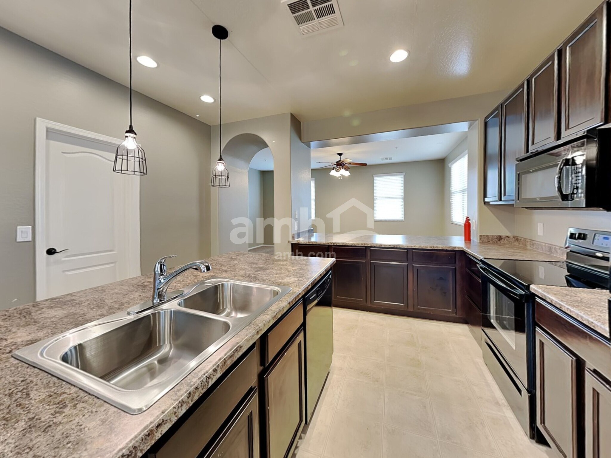Building Photo - 889 S Storment Ln