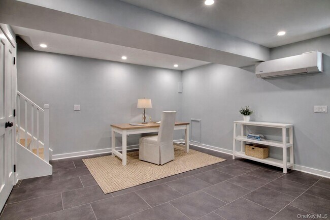 Building Photo - 130 Village Ln