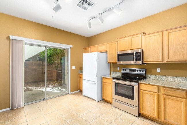 Building Photo - 3 Bedroom, 2 bath home in the heart of Gilbert!