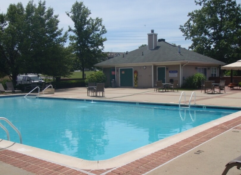 Building Photo - 204 Red Crest Ln