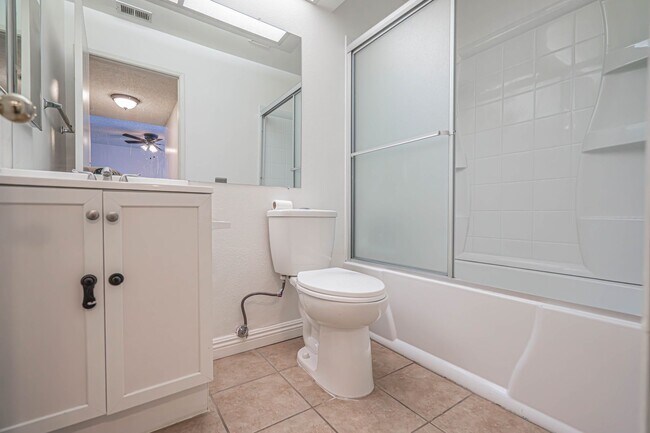 Building Photo - Spacious 1-Bedroom Condo with Loft PLUS Bo...