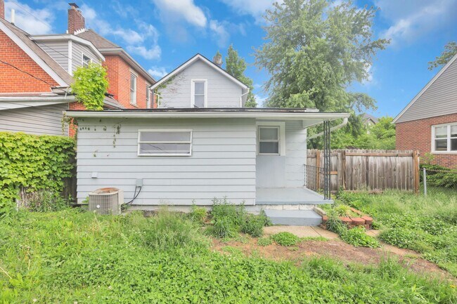 Building Photo - 341 E Markison Ave