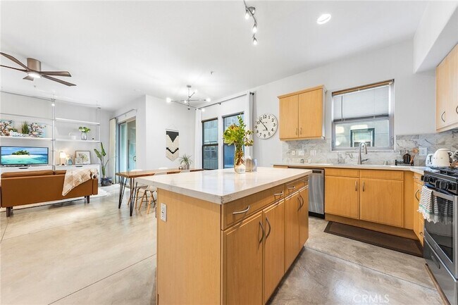 Building Photo - 210 N Spurgeon St