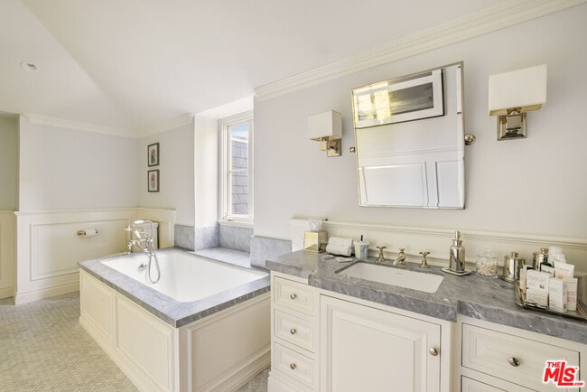 Building Photo - 10847 Bellagio Rd