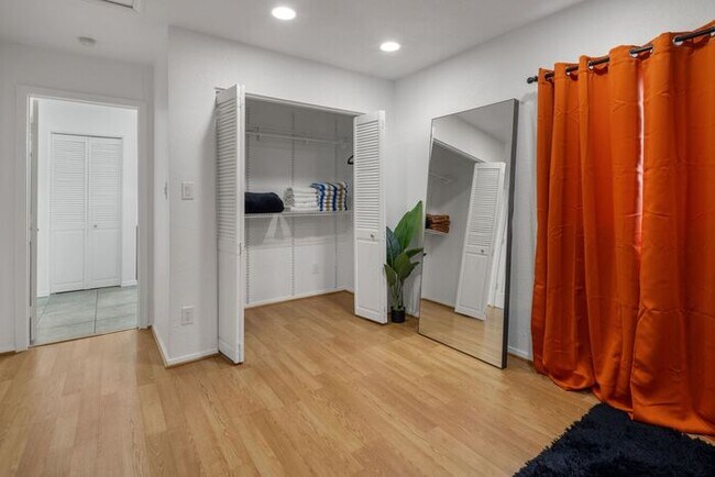 Building Photo - COMING SOON! Fully Furnished 3 Bedroom 3 Bathroom Home in Old Town Scottsdale