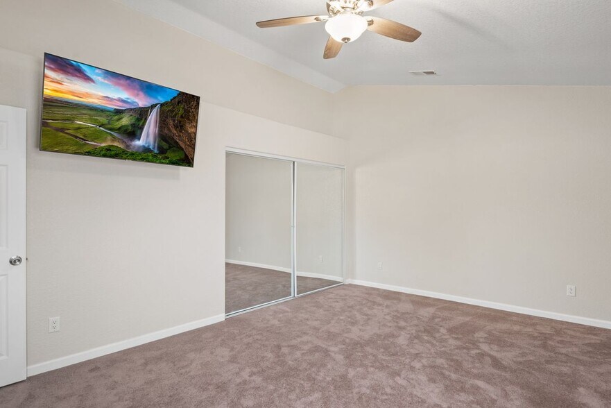 Building Photo - 408 Sunny Slope Dr