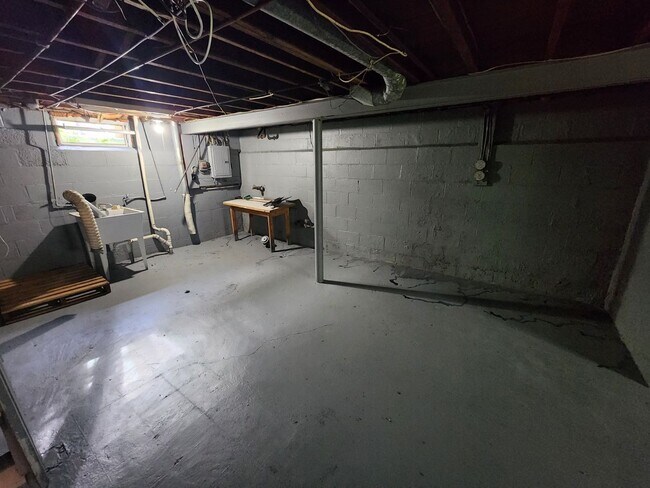 Building Photo - Three bedroom Single Family Home!