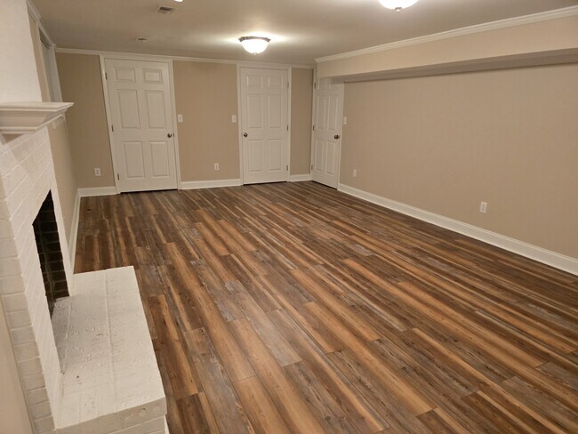 Building Photo - 4680 Forest Manor Dr