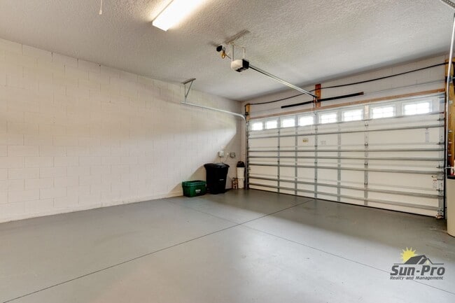 Building Photo - 6263 W Fallsgrove Ln