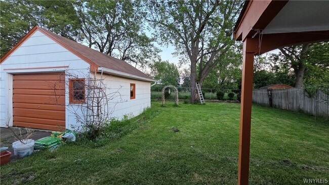 Building Photo - 419 Cherokee Dr