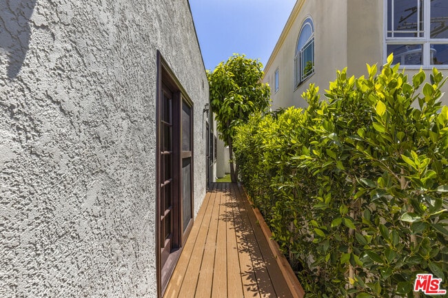 Building Photo - 8607 Clifton Way