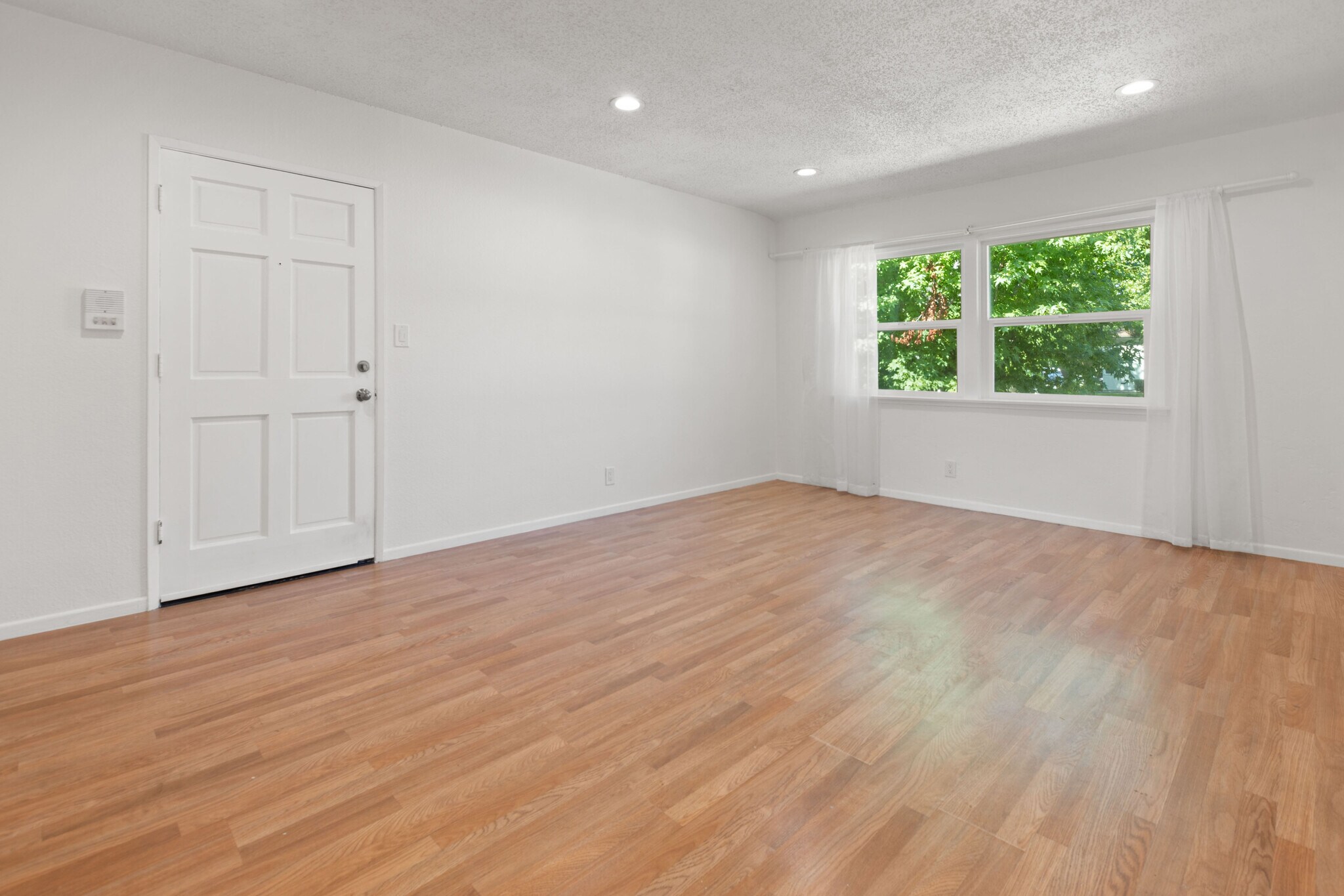 Building Photo - 5830 Bowcroft St