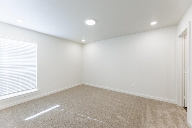 Building Photo - 6303 Volney Ave