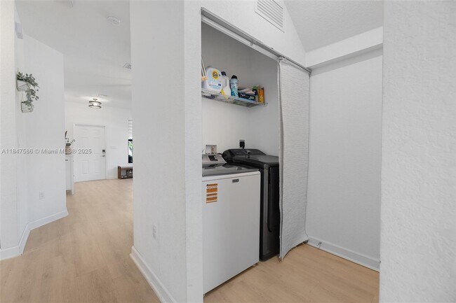 Building Photo - 147 SW 185th Way