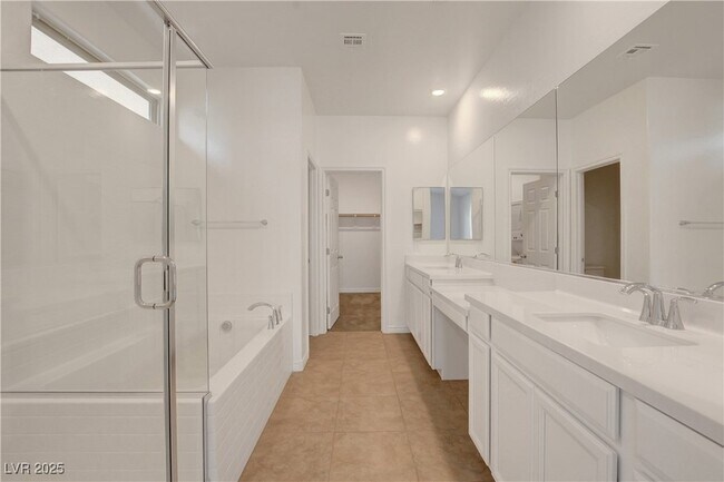 Building Photo - 882 Sycamore Falls St