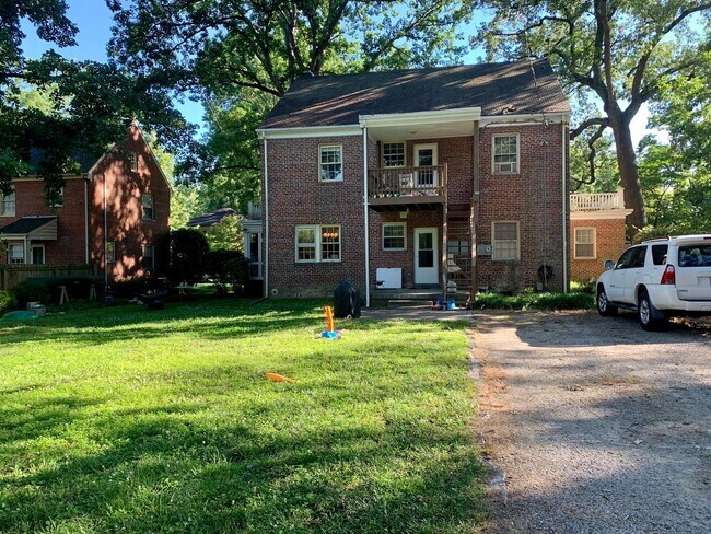 Building Photo - 4304 Bromley Ln