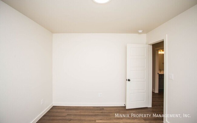 Building Photo - 2134 Langford Ave