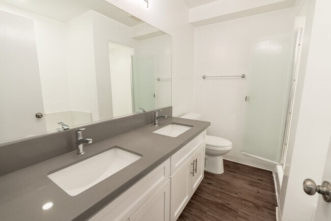Interior Photo - 8375 Fountain Ave
