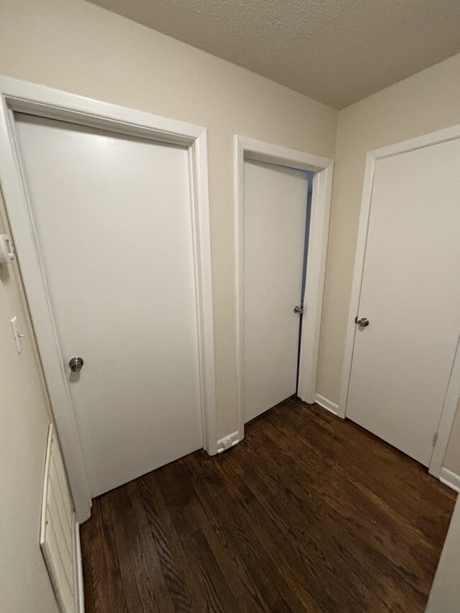 Building Photo - 280 E Main St