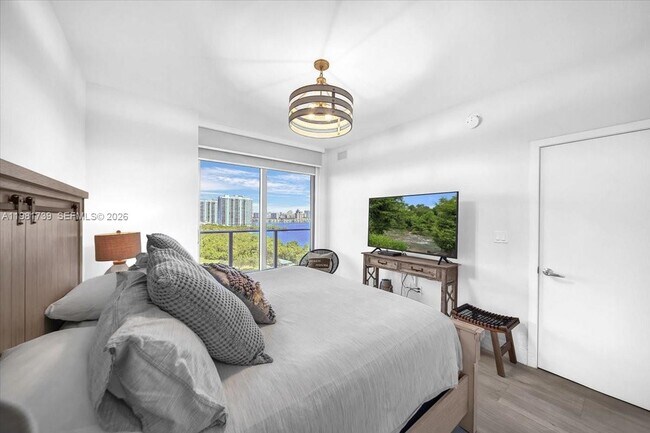 Building Photo - 16385 Biscayne Blvd