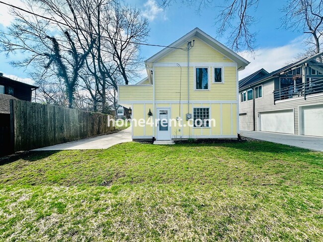 Building Photo - Charming Home Near Country Club Plaza w/ Gorgeous Updates, Wood Floors and a Two Car Garage!