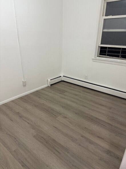 Bedroom 1 - 13 Seidler St