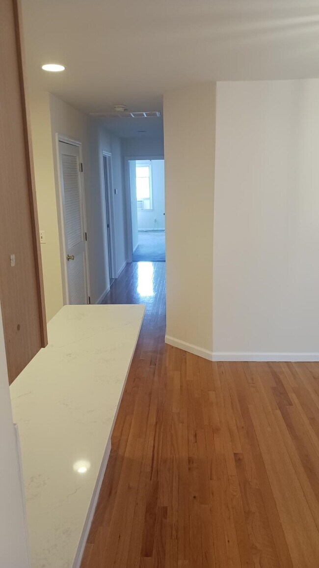 Building Photo - 316 Linden Ave