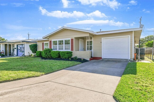 Primary Photo - 11 Lyncrest Dr