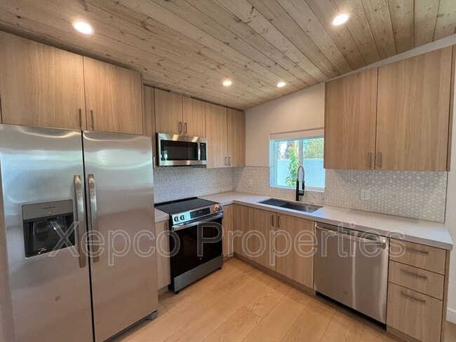 Building Photo - 38702 Paradise Way
