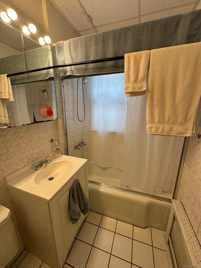 Building Photo - 220 Elliott Ave