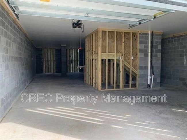 Building Photo - 603 McLernon Trce