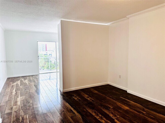 Building Photo - 400 Kings Point Dr