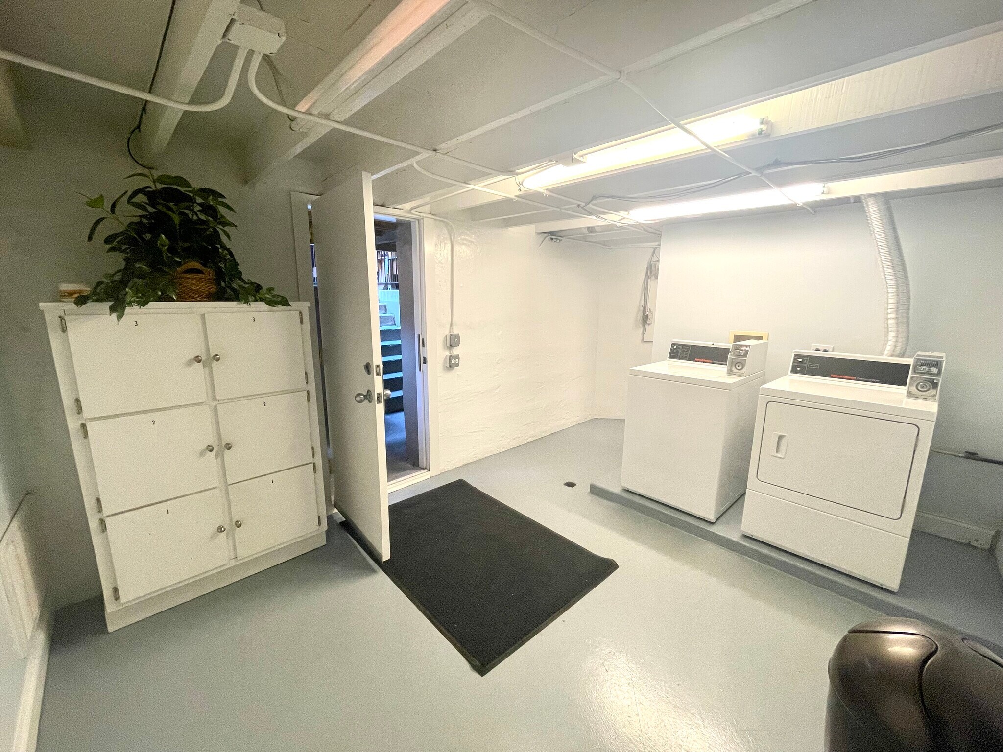 Building Photo - 2539 W Iowa St