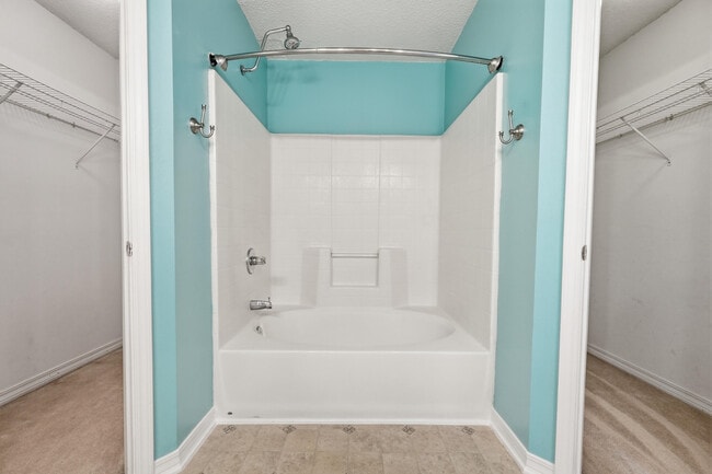 Building Photo - 210 Limestone Cir