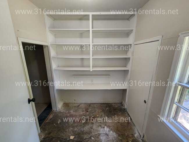 Building Photo - $1,250 - 3 bed 1 bath - Newly Renovated Si...