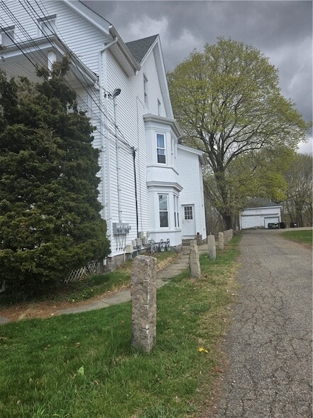 Building Photo - 35 Pleasant St