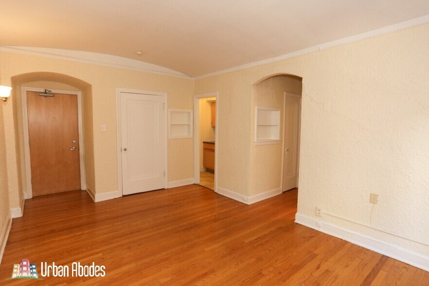 Building Photo - 539 W Arlington Pl