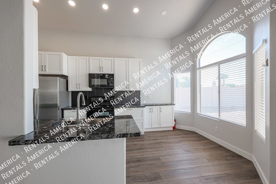 Building Photo - 1044 W Todd Dr
