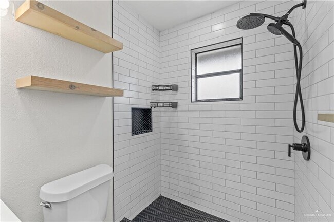 Building Photo - 104 Aldrin St