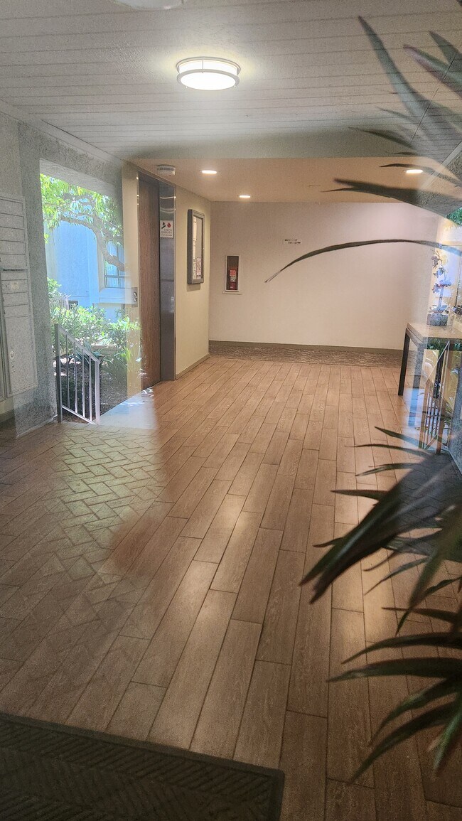 Building Photo - 15231 Magnolia Blvd